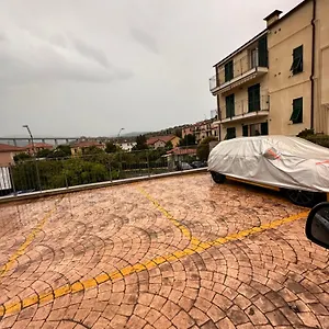 Appartamento Fronte Mare-piscina- Pista Ciclabile, Imperia